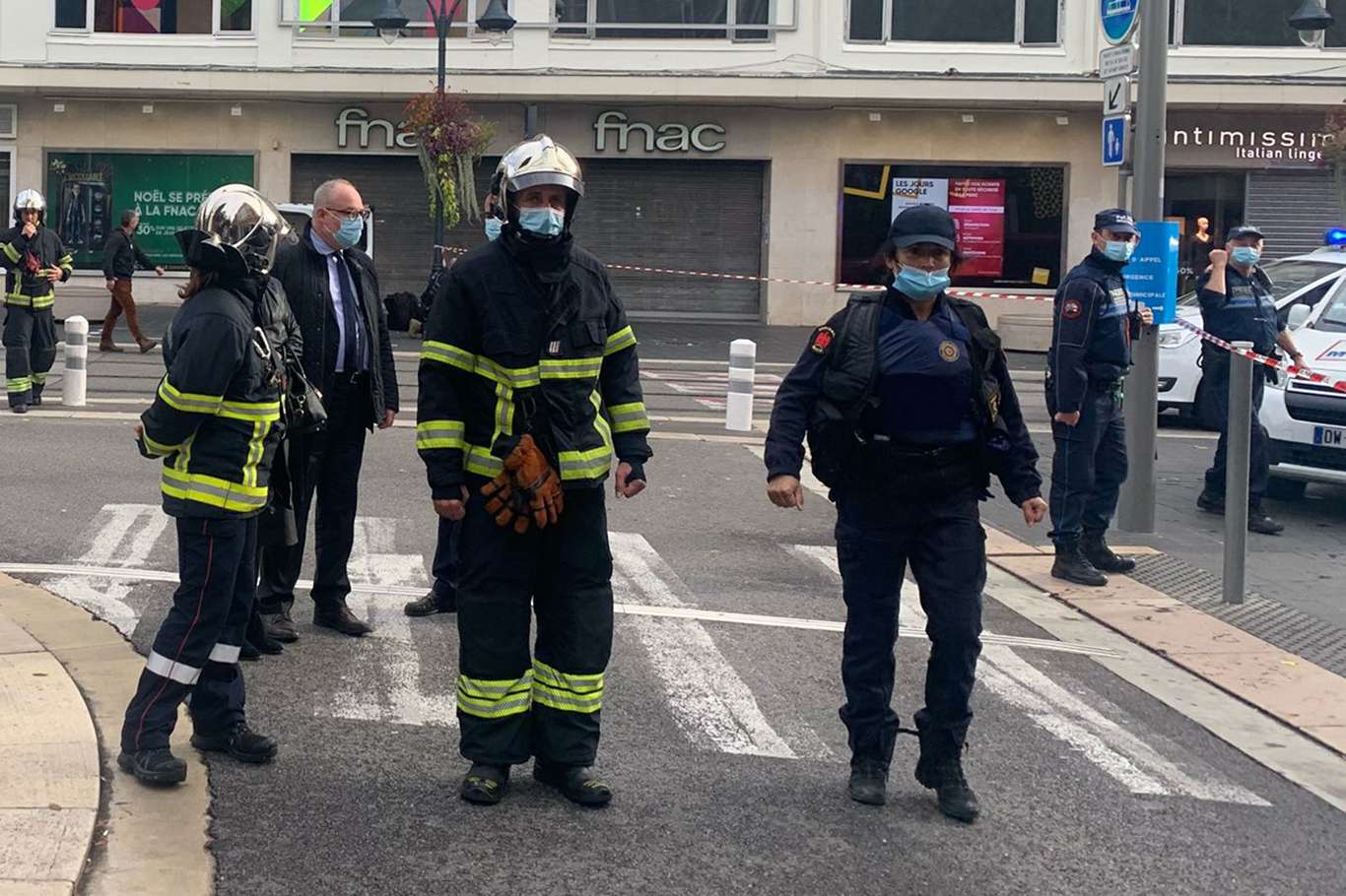 İslam'a hakaret eden Fransa'da korku ve panik hakim: Art arda bıçaklı eylemler düzenlendi